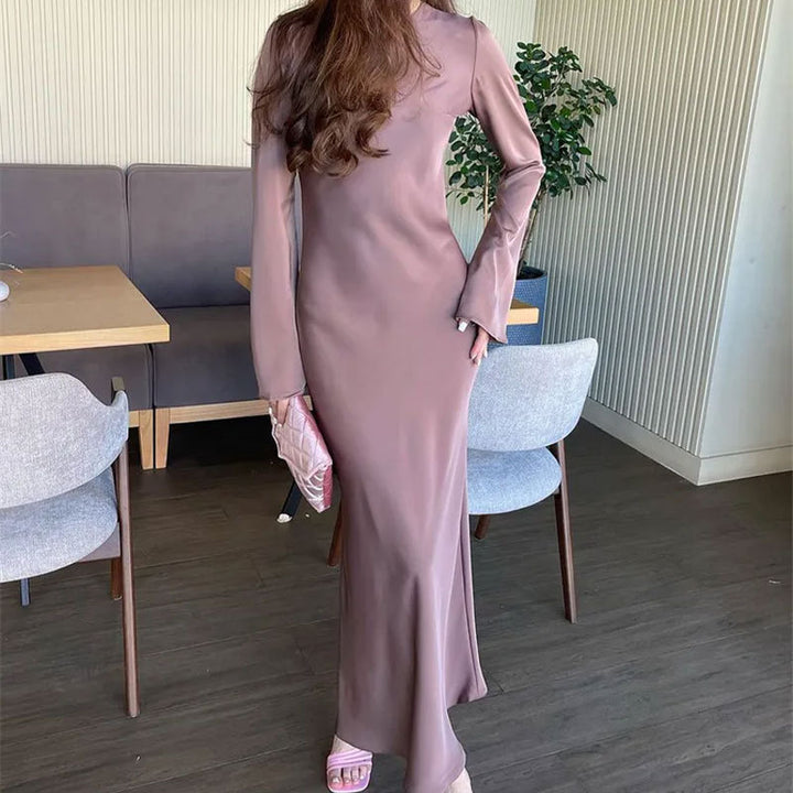 Dame maxikjole med elegante ærmelbånd og tætsiddende snit Stilla