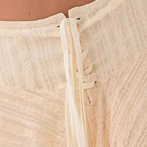 Dame Crop-Top med raffineret spidsbesætning og legesyg mini-skørt Skovae