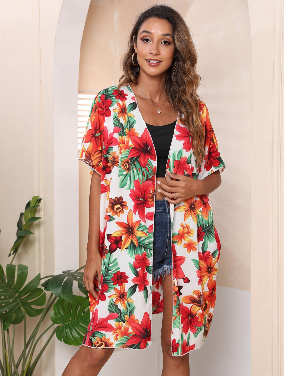 Damer let strandkimono med blomsterdesign og luftig, åben silhuet Stilla