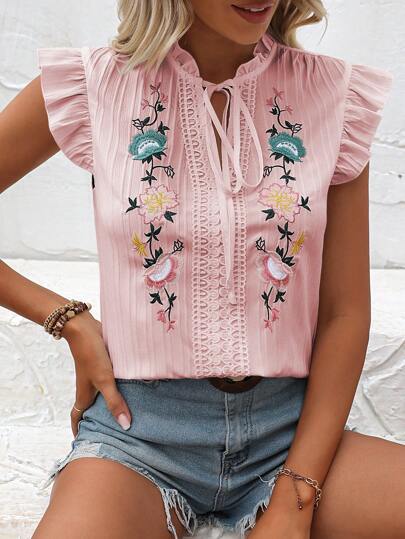 Damebluse med blomsterbroderi og flæsedetaljer Stilla
