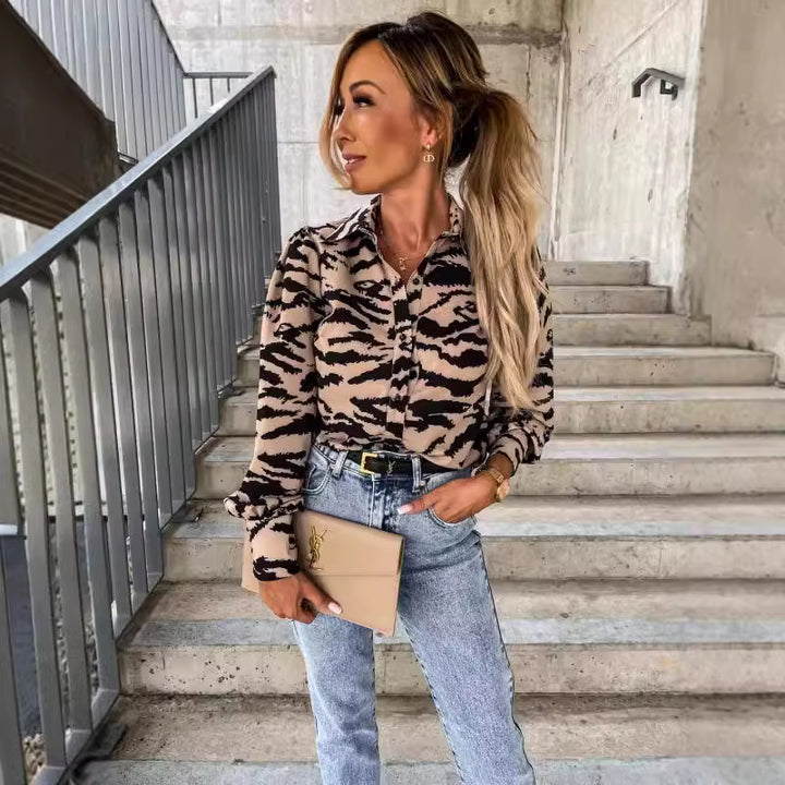 Damebluse med blomstret design og voluminøse ærmer Stilla