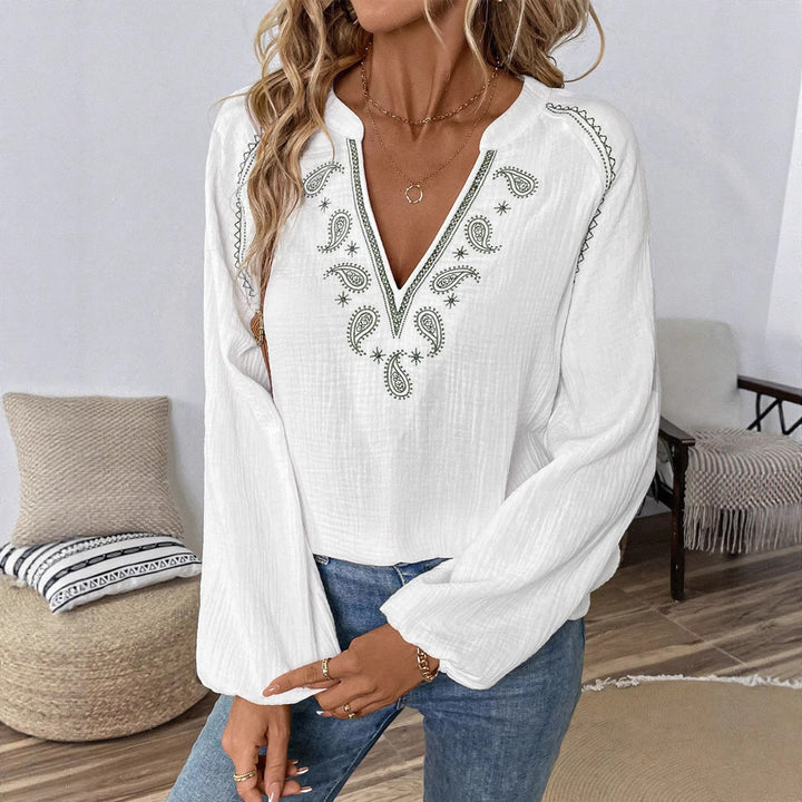 Damebluse med legende paisleymønster og elegante broderier Stilla