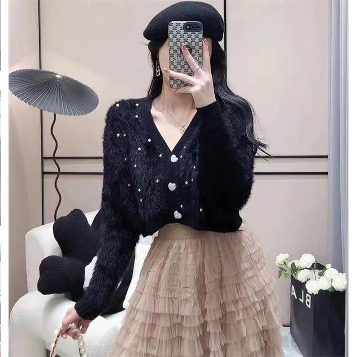 Femme Luxe Kort Fuzzy Cardigan med Knapdetalje Stilla