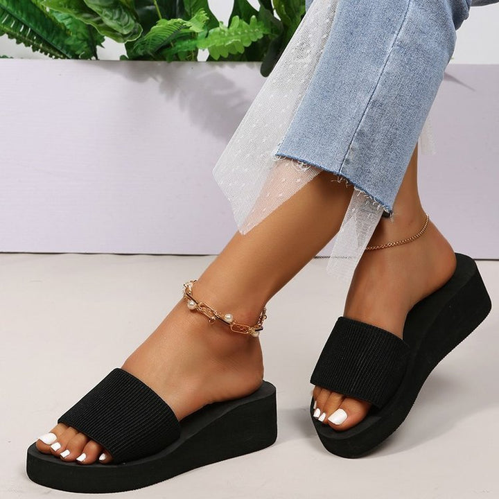 Dame Wedge-sandaler med stilfuld rem i ribdesign Stilla