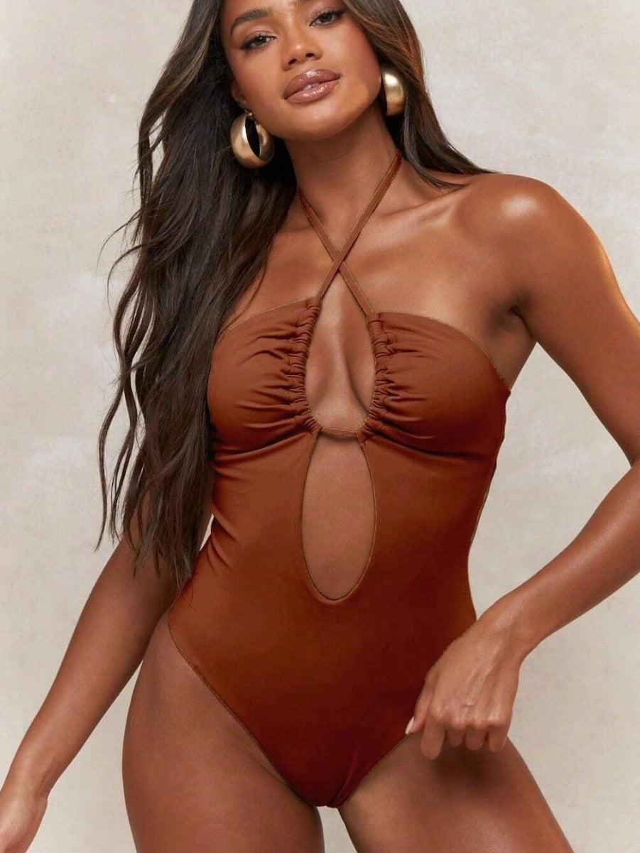 Dame trendy badedragt med buet cut-out og justerbare stropper Stilla