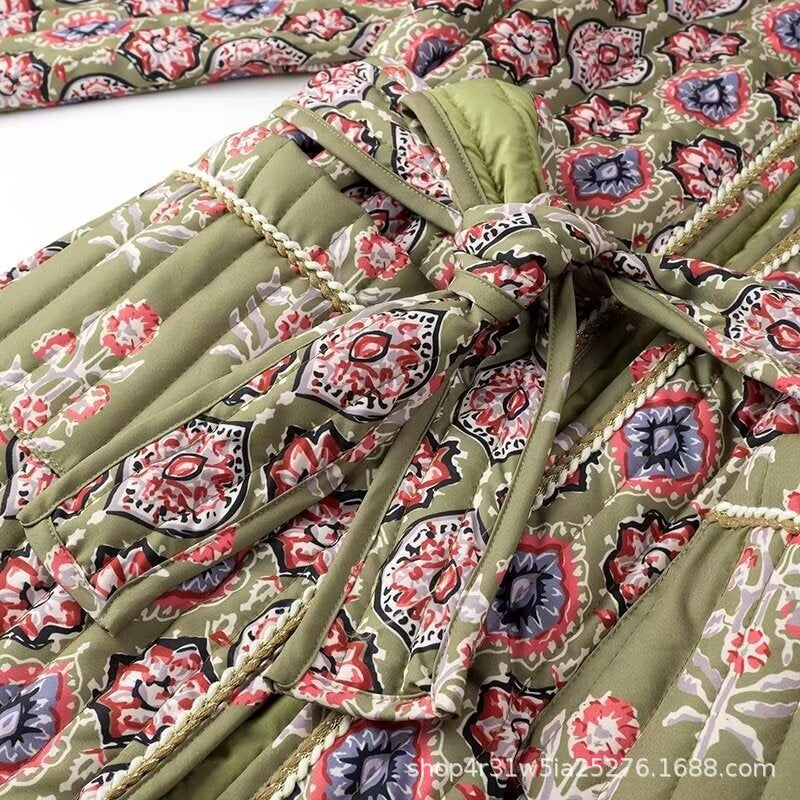 Dame quiltet kimono med blomsterprint og praktiske lommer Stilla