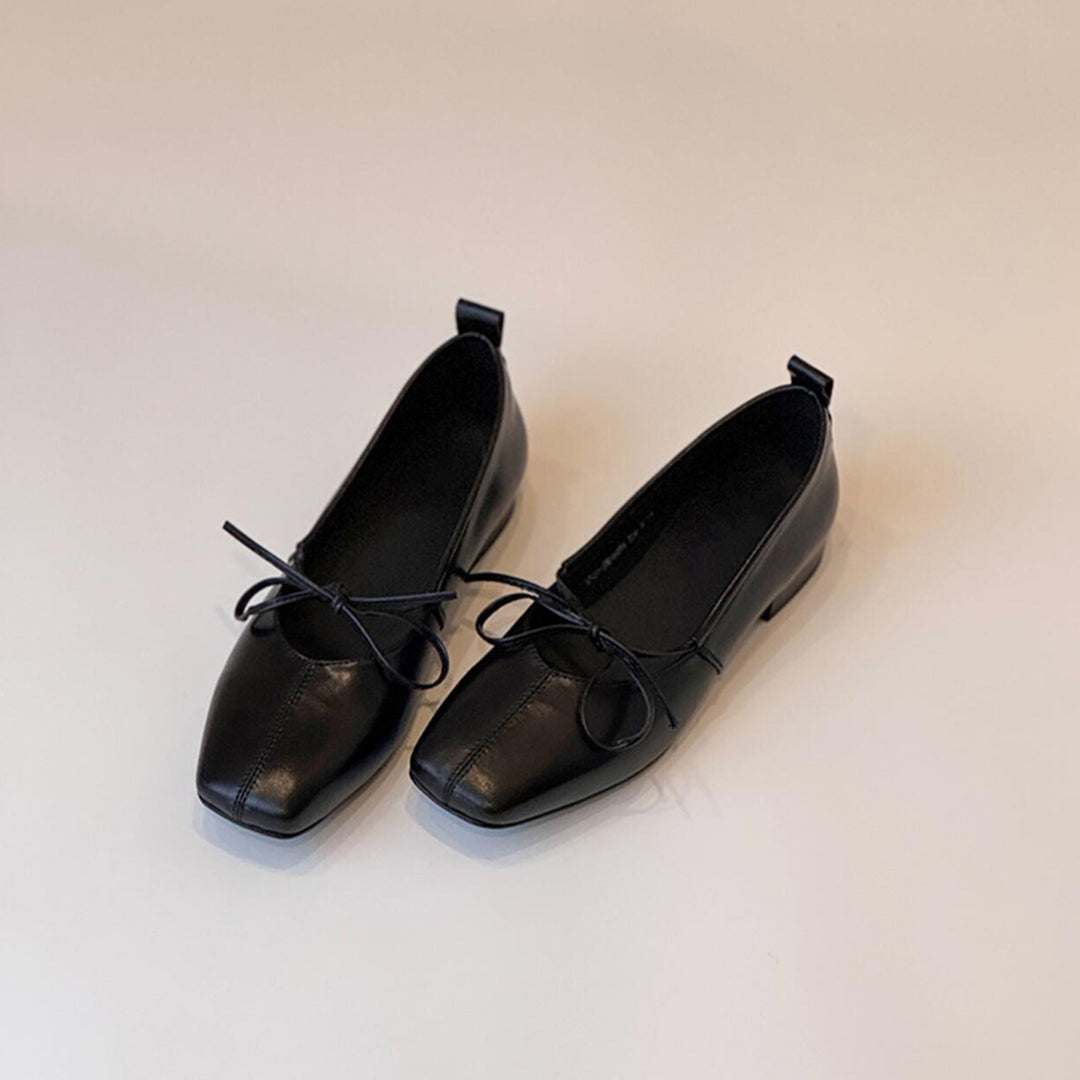 Dame elegante ballerinaer med firkantet tåparti og dekorativ sløjfe Stilla
