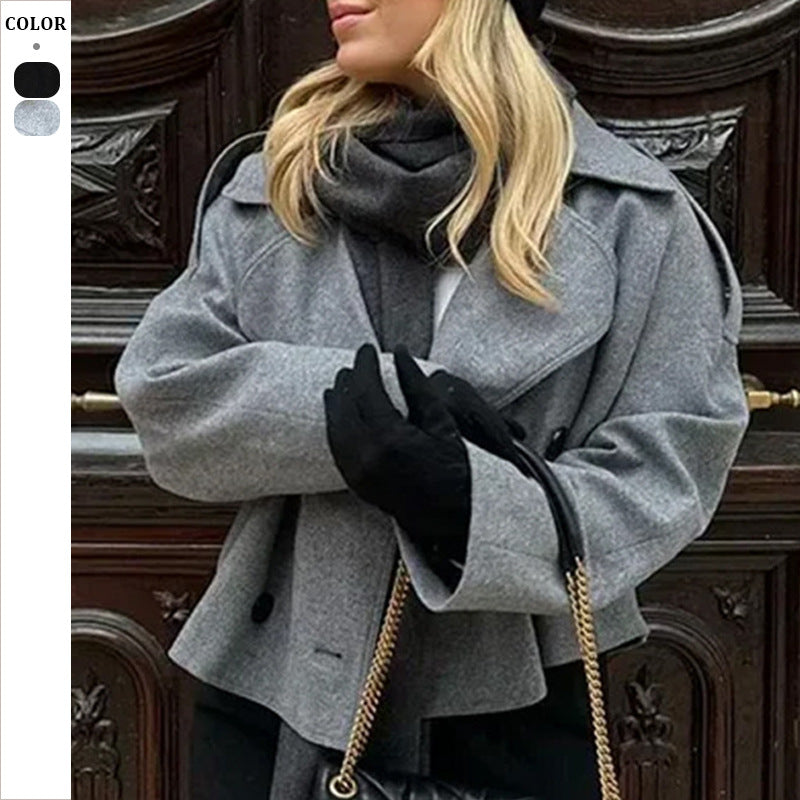 Dame Stilfuld Uldjakke i Cropped-design med klassisk revers og dobbelt møbleret knaplukning Stilla