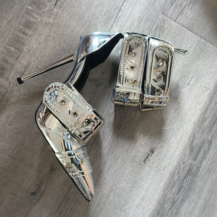 Femme Metallic Stiletto-hæle med dekorerende spænde-detaljer Stilla