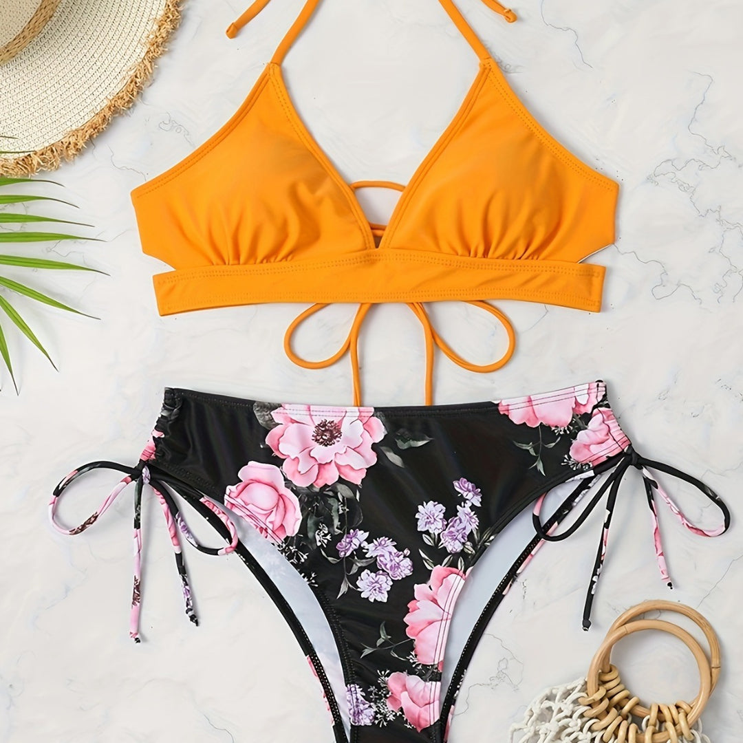 Dame triangel-bikini med blomstermotiv og elegante bindebånd Stilla