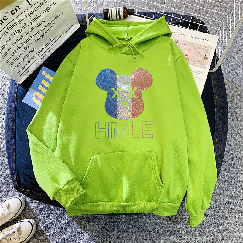 Kvinders hoodie med kunstnerisk bjørnemotiv Skovae