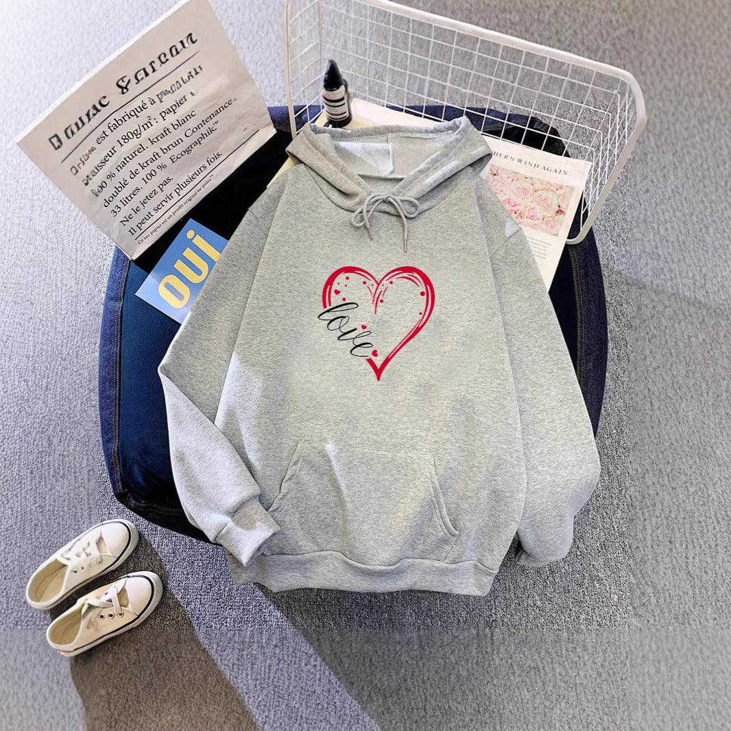 Kvinders hoodie med romantisk hjerte design og højkvalitets fleece Skovae