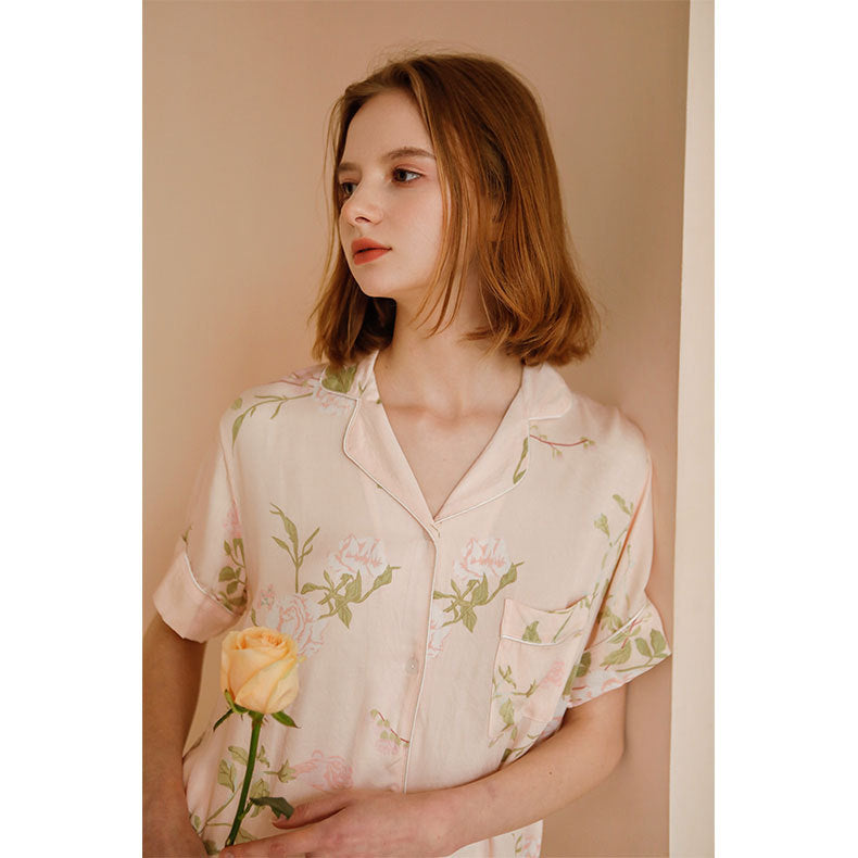 Dame pyjamasæt i blødt, åndbart materiale med blomsterdesign Stilla