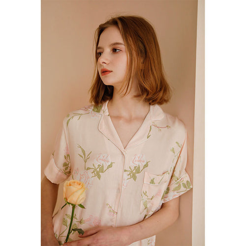 Dame pyjamasæt i blødt, åndbart materiale med blomsterdesign Stilla
