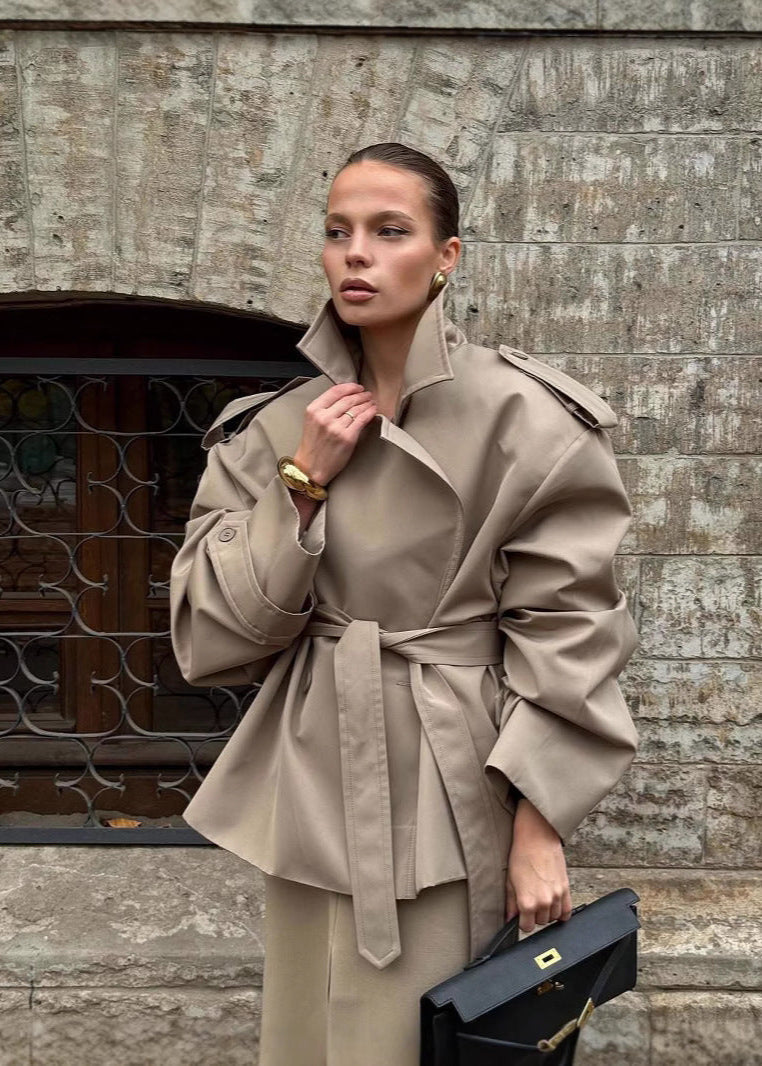 Stilla | Bælte cropped trenchcoat