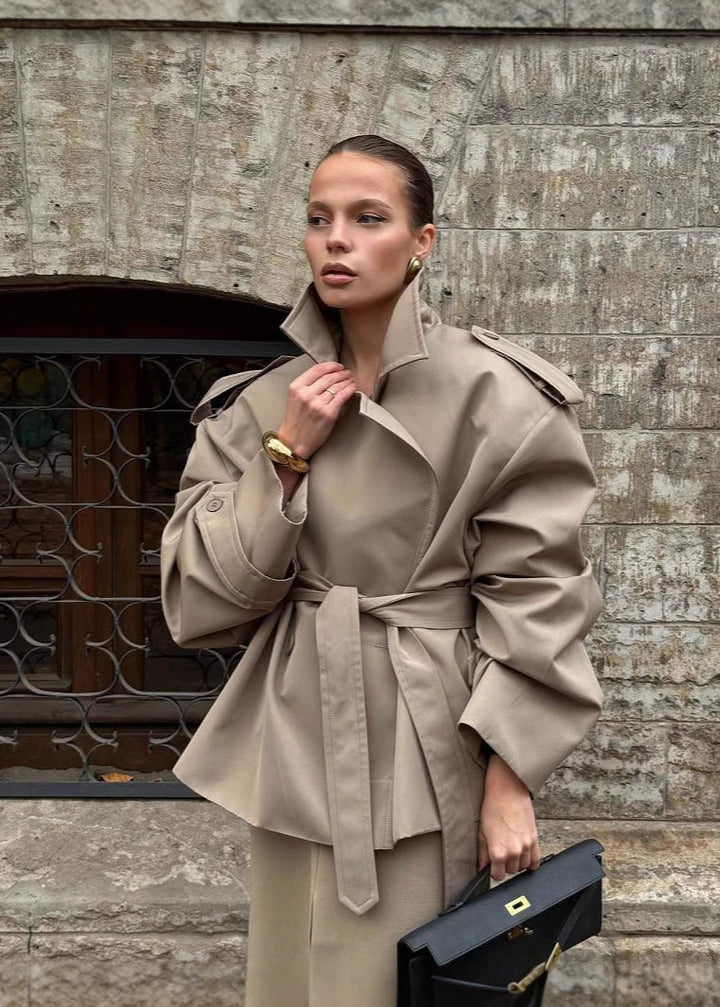 Stilla | Bælte cropped trenchcoat