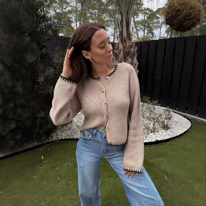 Dame strik cardigan med elegante kontrastdetaljer Stilla