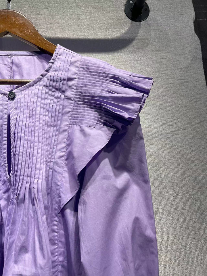 Damebluse med voluminøse flæsedetaljer og særpræget plisséfold Stilla