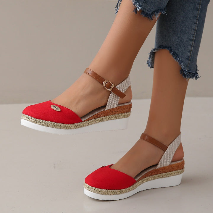 Dame Wedge-sandaler med flettet remdesign og komfortabelt fodseng Stilla
