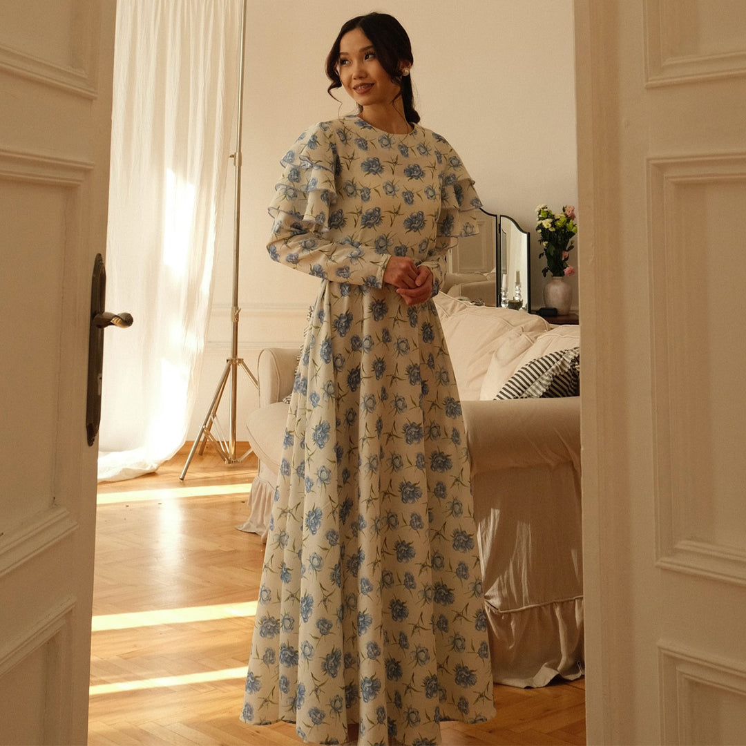Kvinders maxi kjole med romantisk rynke design og blomsterdetaljer