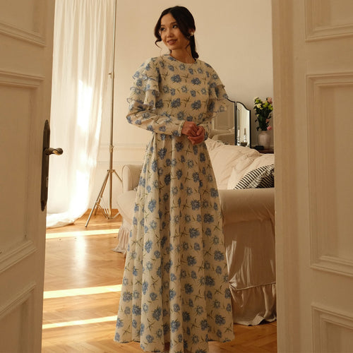 Kvinders maxi kjole med romantisk rynke design og blomsterdetaljer