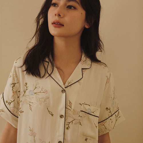 Dame Satin Pyjamasæt med floralt mønster og elegant snit Stilla