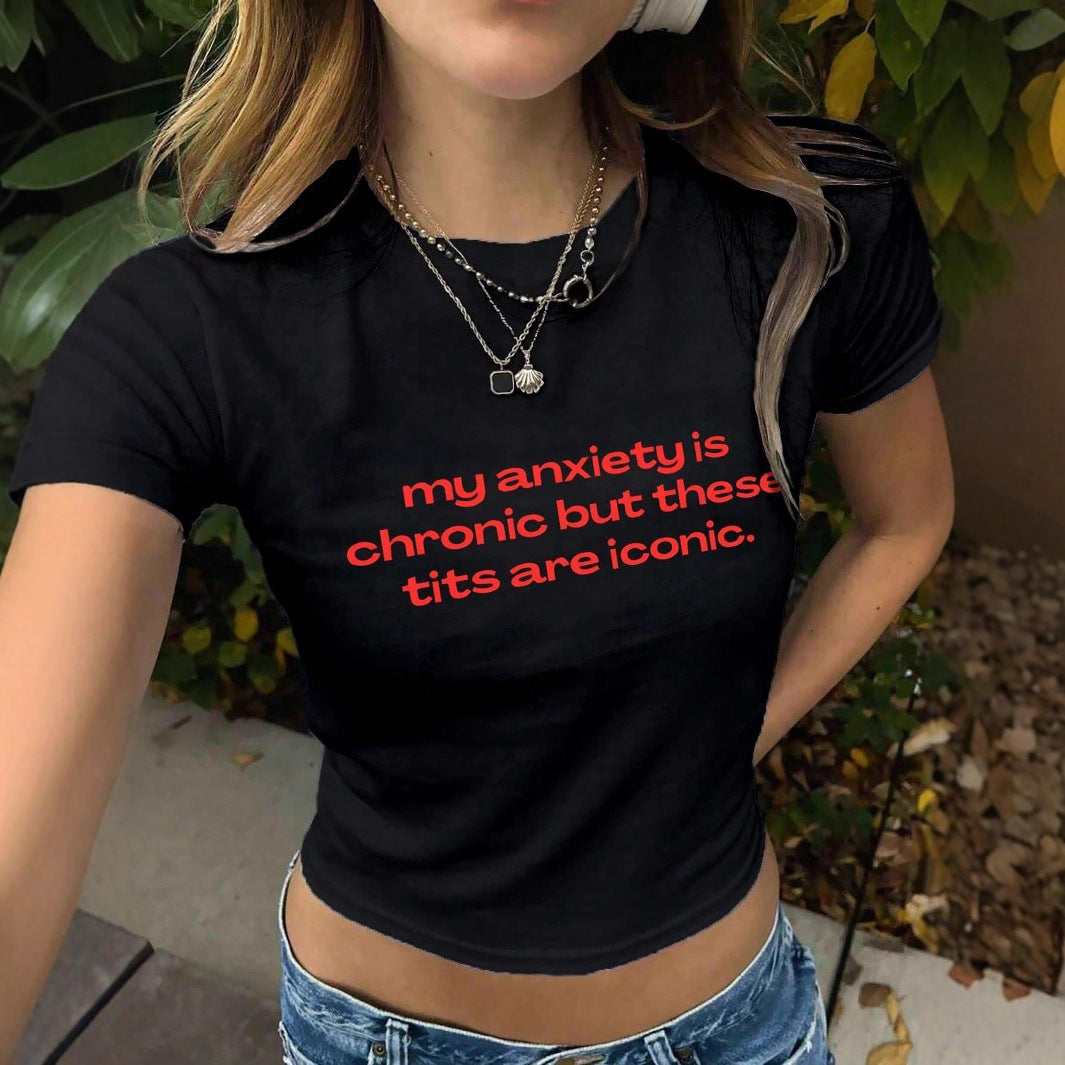 Dame Crop-T-Shirt med inspirerende tekst og tætsiddende pasform Skovae