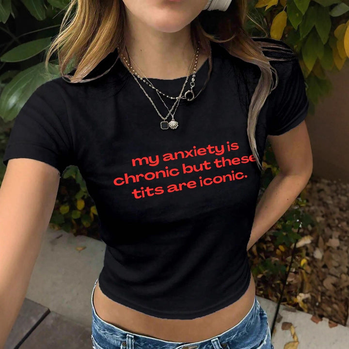 Dame Crop-T-Shirt med inspirerende tekst og tætsiddende pasform Skovae