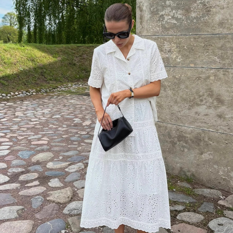 Dame elegant og luftig top med romantisk blondermønster og matchende nederdel Stilla