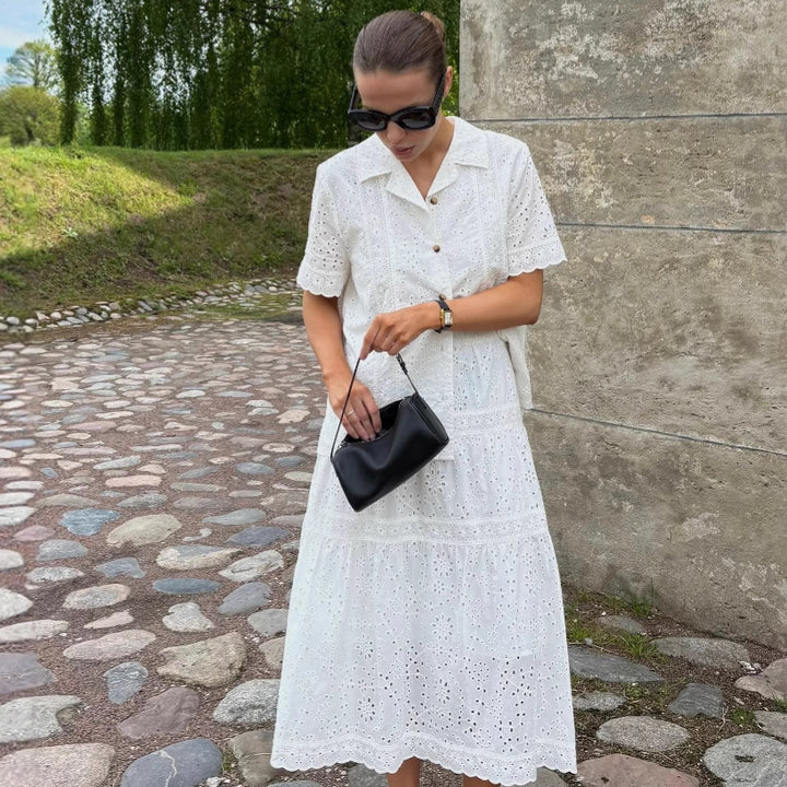 Dame elegant og luftig top med romantisk blondermønster og matchende nederdel Stilla