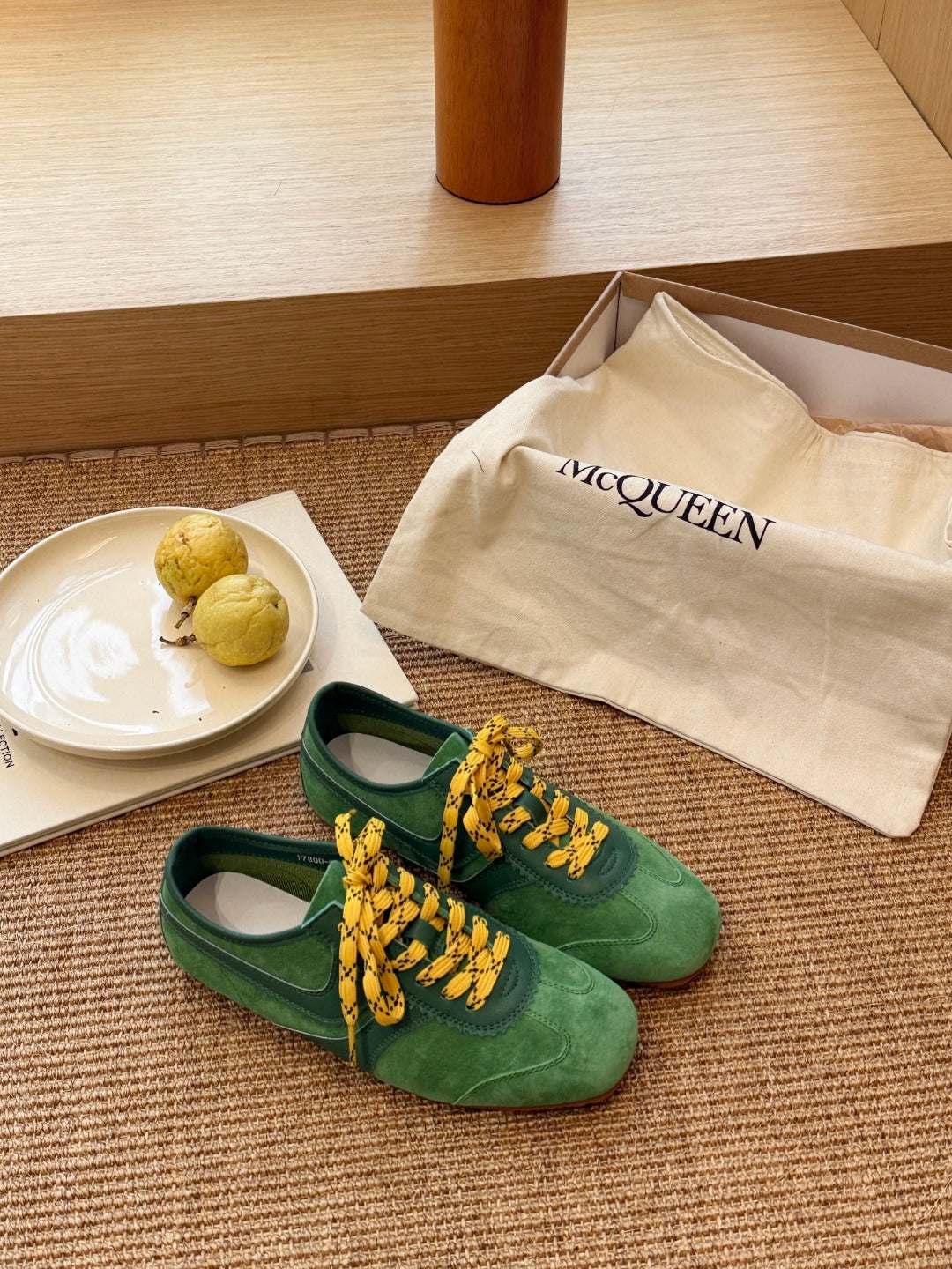 Femme Retro Sude Sneakers med unikke snøredetaljer Stilla