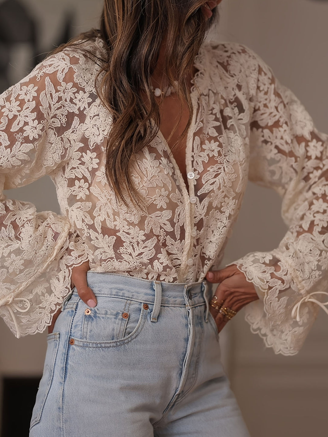 Dame gennemsigtig bluse med blomster broderier og vide ærmer Skovae