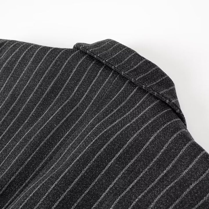 Dame Elegant stribet overgangsjakke med moderne snit og praktiske lommer Stilla