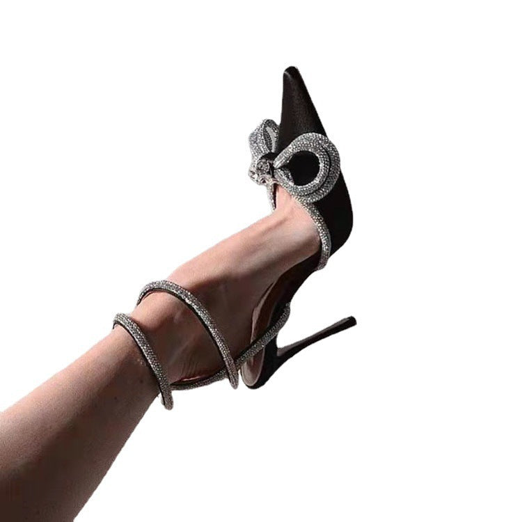 Dame elegante High Heels med funklende strass og kunstnerisk sløjfedesign Stilla