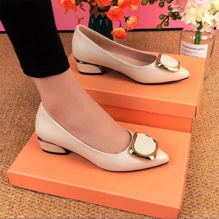 Dame elegante pumps med stilfulde smykkeelement Stilla