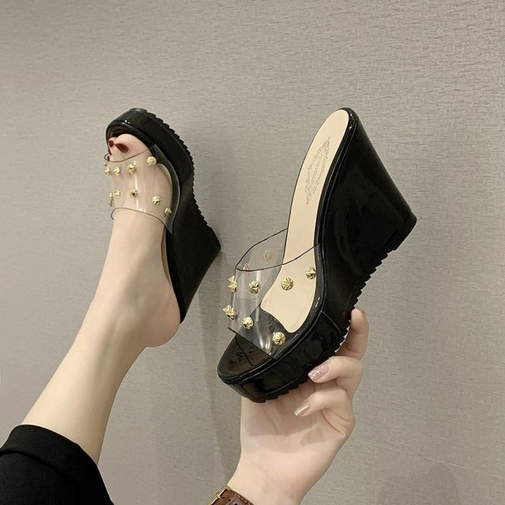 Dame Wedge-sandaler med gennemsigtigt overmateriale og dekorative smykkesten Stilla