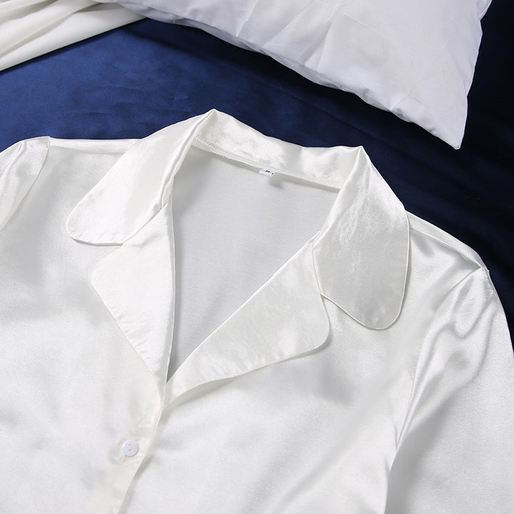 Dame Satin Pyjamas Sæt med elegant knaplukning og løstsiddende bukser Stilla