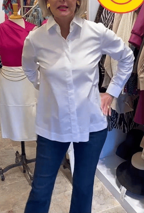 Dame klassisk langærmet bluse med elegant knapliste og moderne snit Stilla