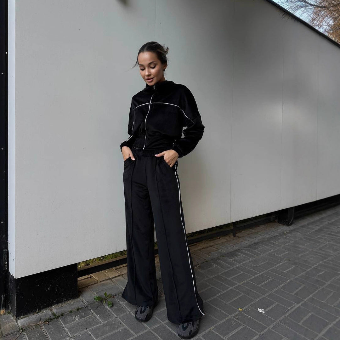 Kvindernes cropped tracksuit med høj krave og lynlås Skovae