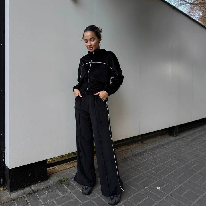Kvindernes cropped tracksuit med høj krave og lynlås Skovae