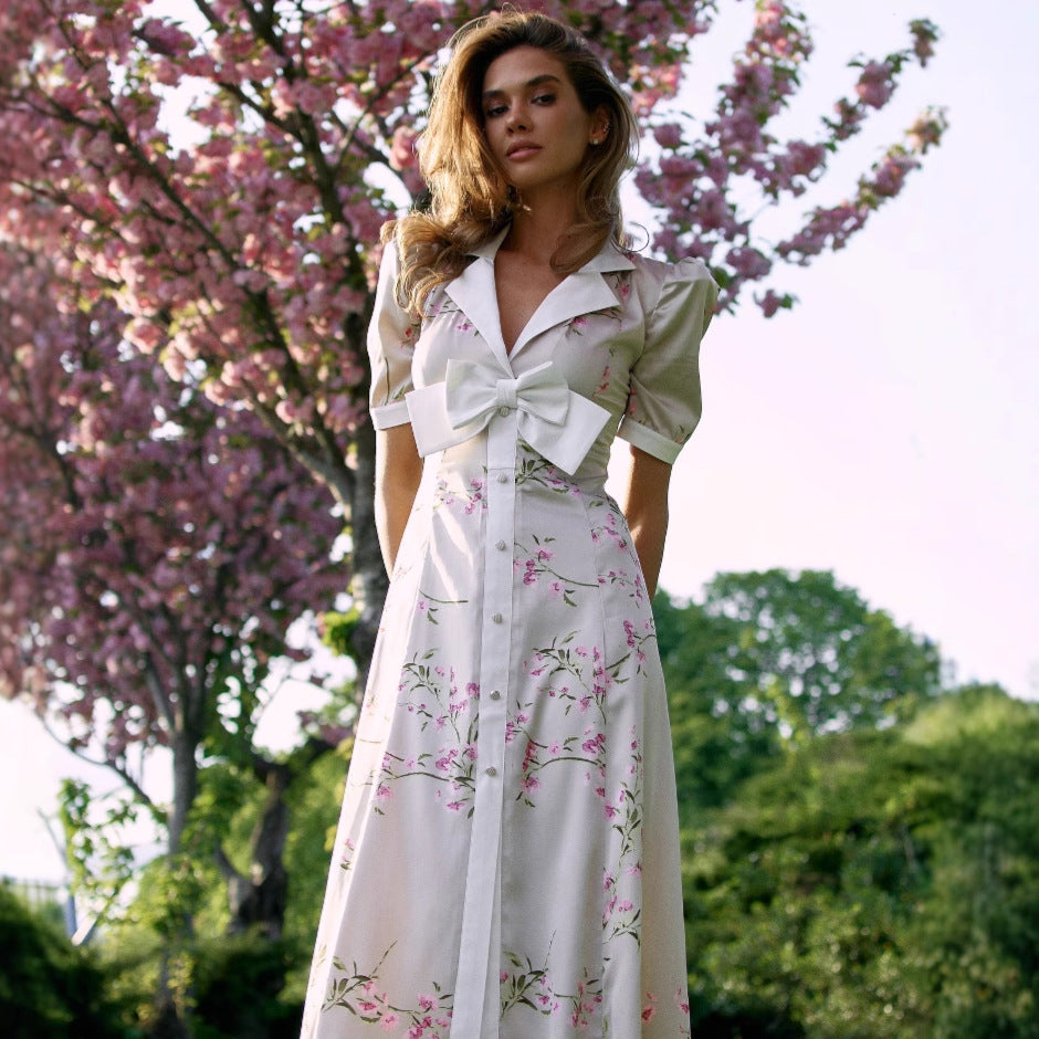 Dame Elegant og legende Maxikjole med taljebinding og blomsterprint Stilla