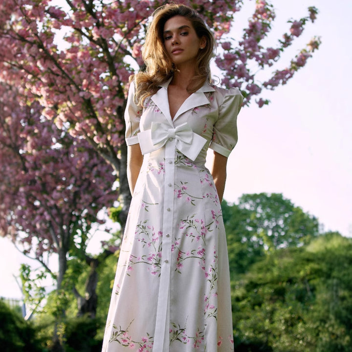 Dame Elegant og legende Maxikjole med taljebinding og blomsterprint Stilla