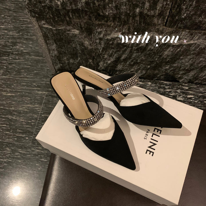 Dame Sling-pumps med moderigtige rem og glitrende detalje Stilla