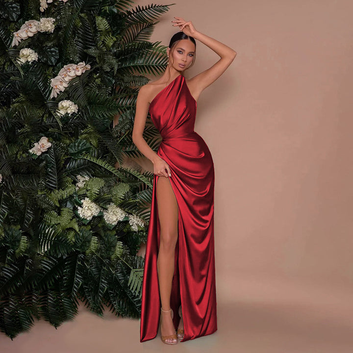 Dame Elegant One-Shoulder Maxikjole med draperet design og høj split Skovae