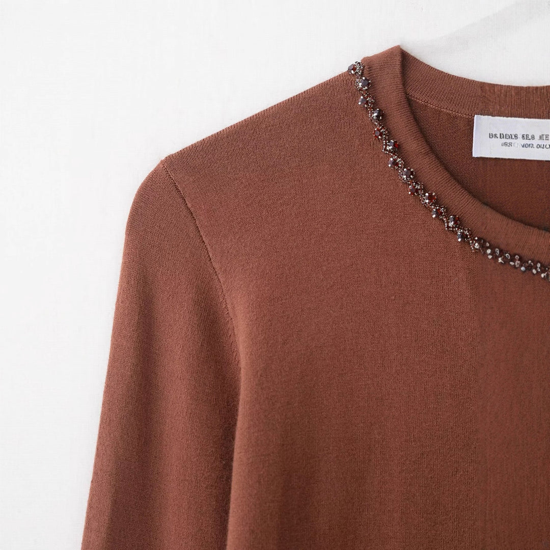 Kvinders fashionable strikket cardigan med elegant perleudsmykning Stilla