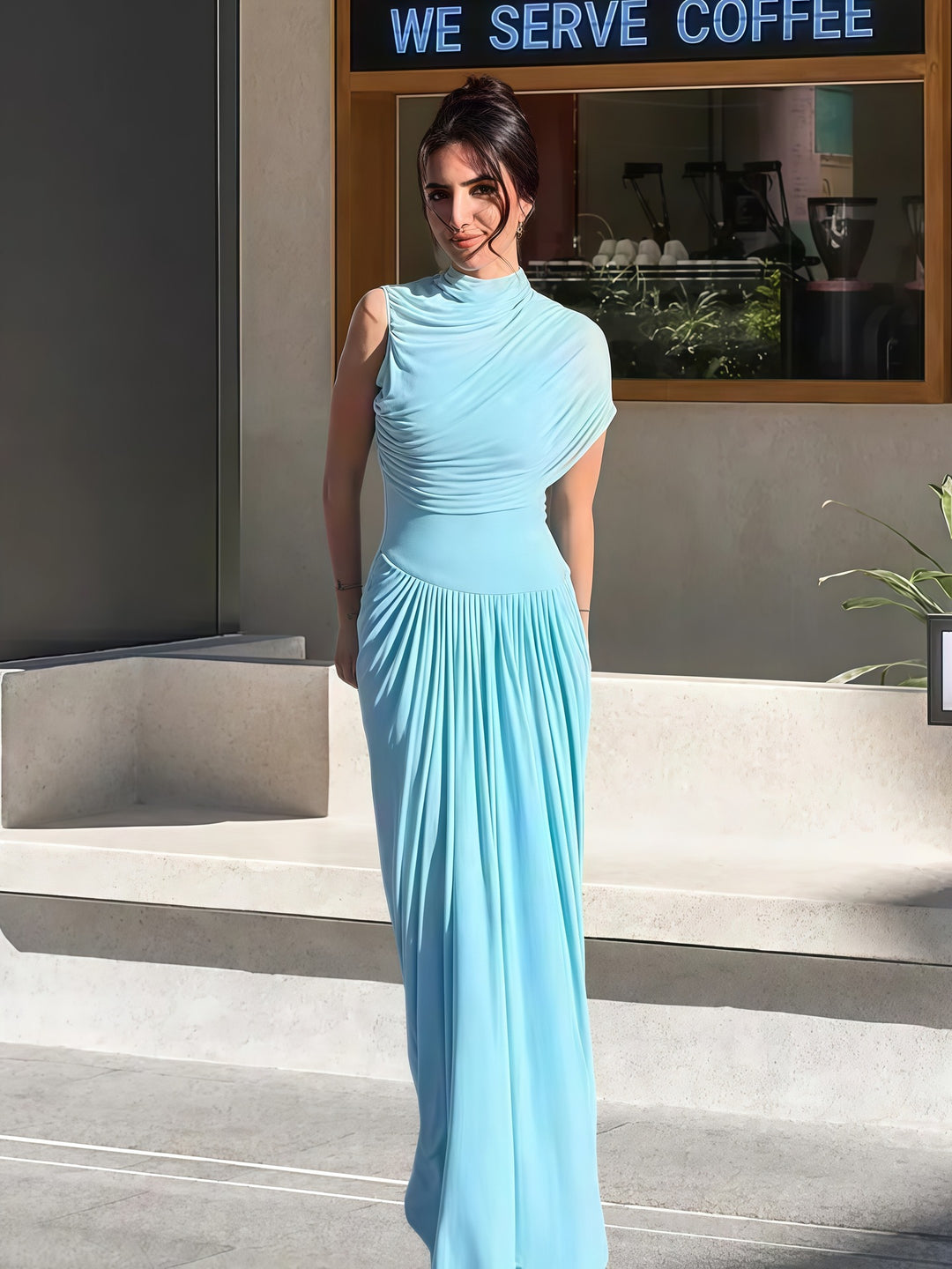 Dame elegante maxi kjoler med asymmetrisk top og blødt drapering