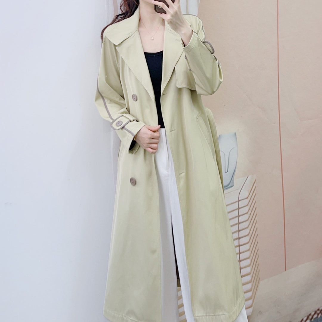 Dame trenchcoat med moderigtige accenter Stilla