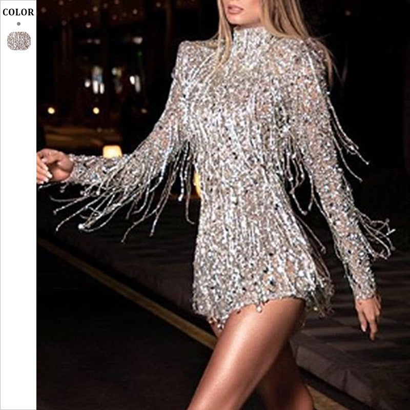 Femme Glitrende Fest-Minikjole med Ryg-Cut-Out og elegante Franséer Stilla