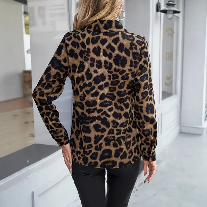 Dame skjortebluse med leo-print og klassisk krave Stilla