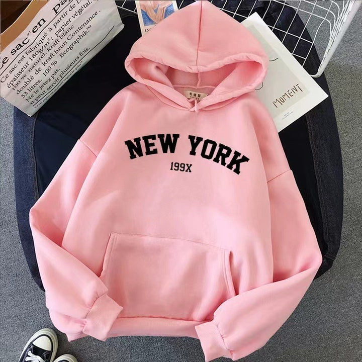 Kvinders hoodie med sporty New York print Skovae